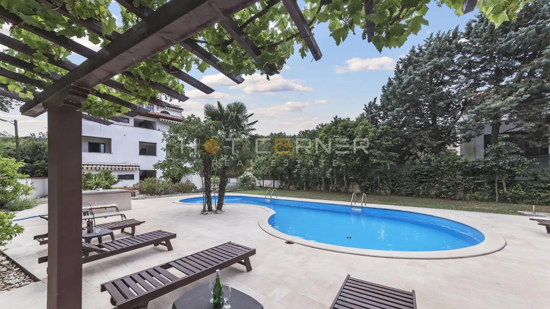 Green House Villa With Pool Banjole